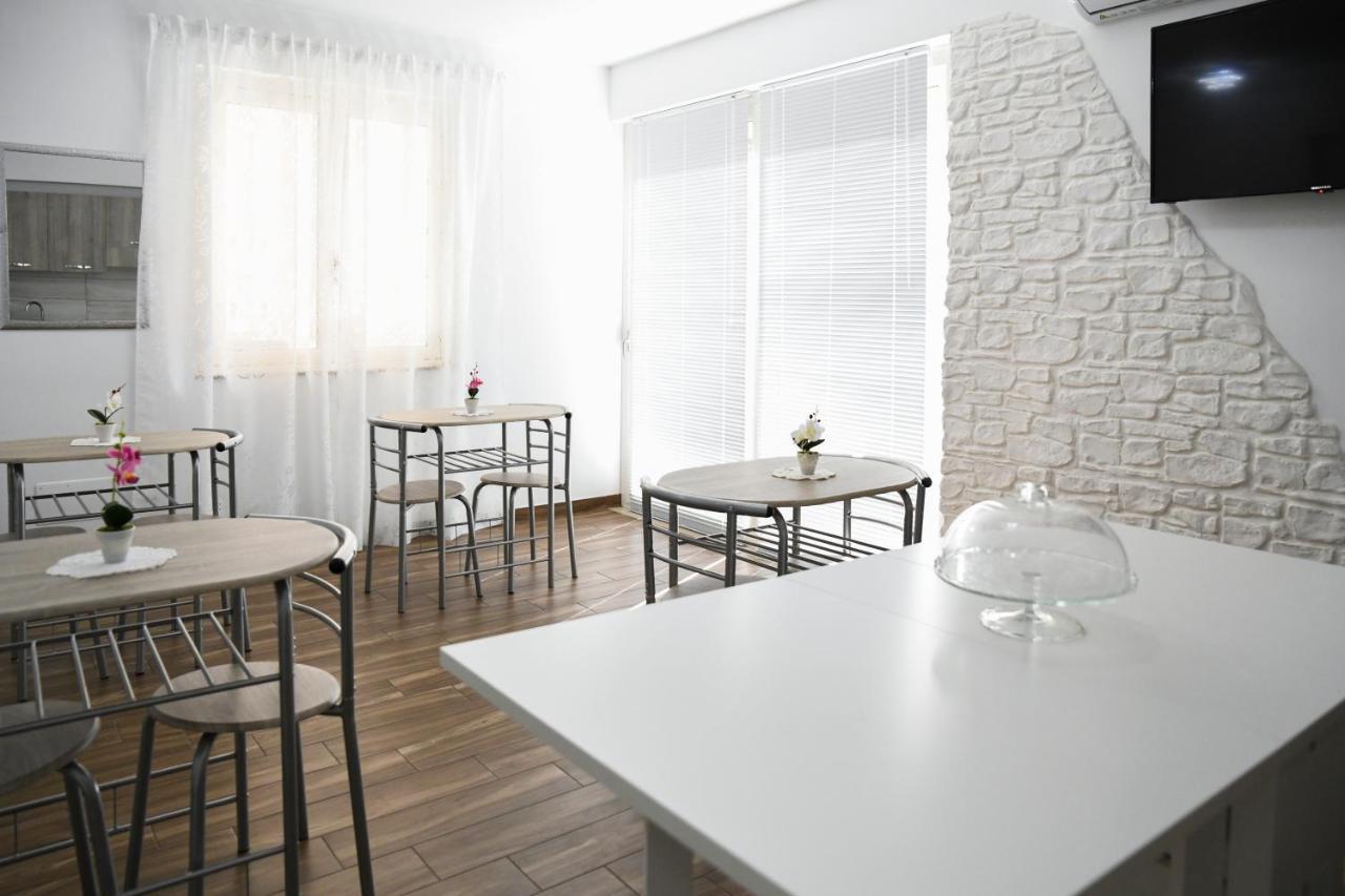 シッラ Athena Bed & Breakfast エクステリア 写真